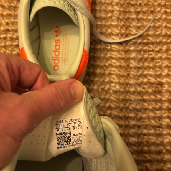 Brand new Adidas Gazelle Linen Green Solar Orange. Men’s size 9 women’s 10.5. - Picture 6 of 6